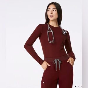 FIGS- Women’s Ribbed Longsleeve Underscrub
Top in Burgundy